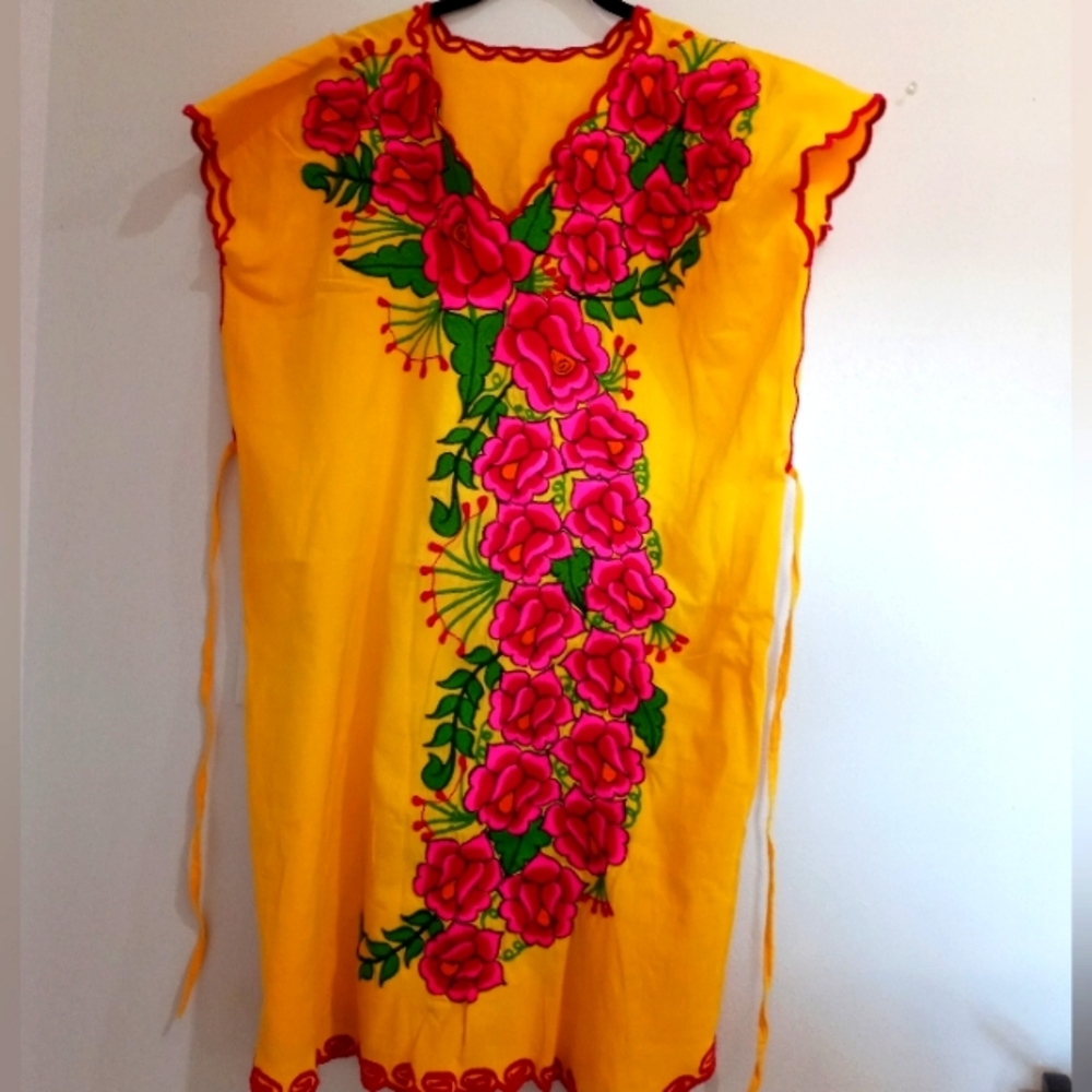 Yellow embroidered mexican dress.  XL size